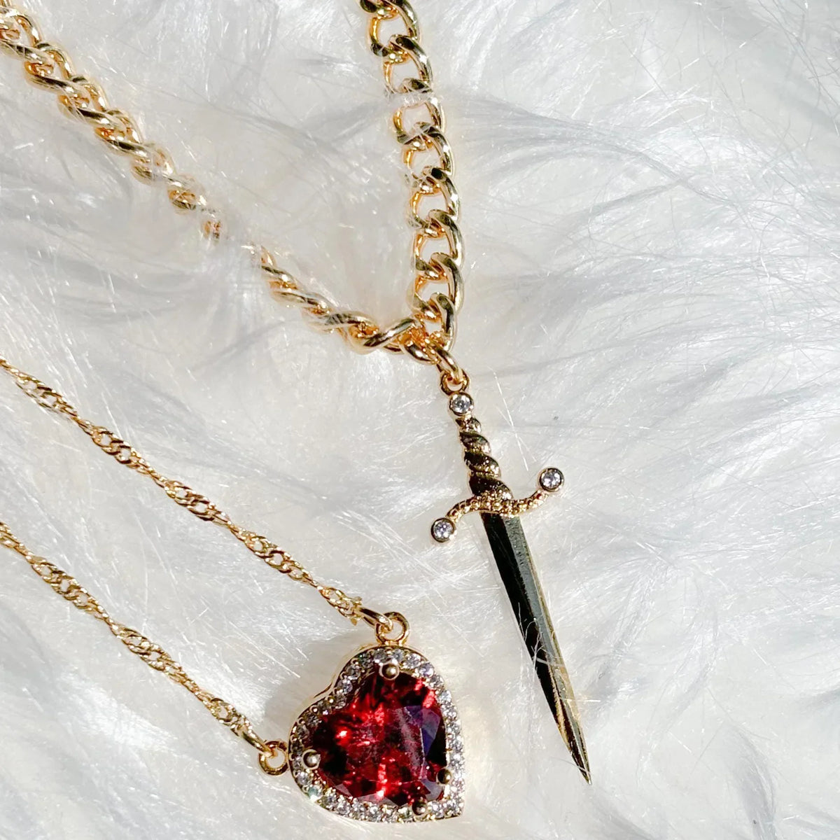 Conjunto Colar Branca de Neve e o Caçador